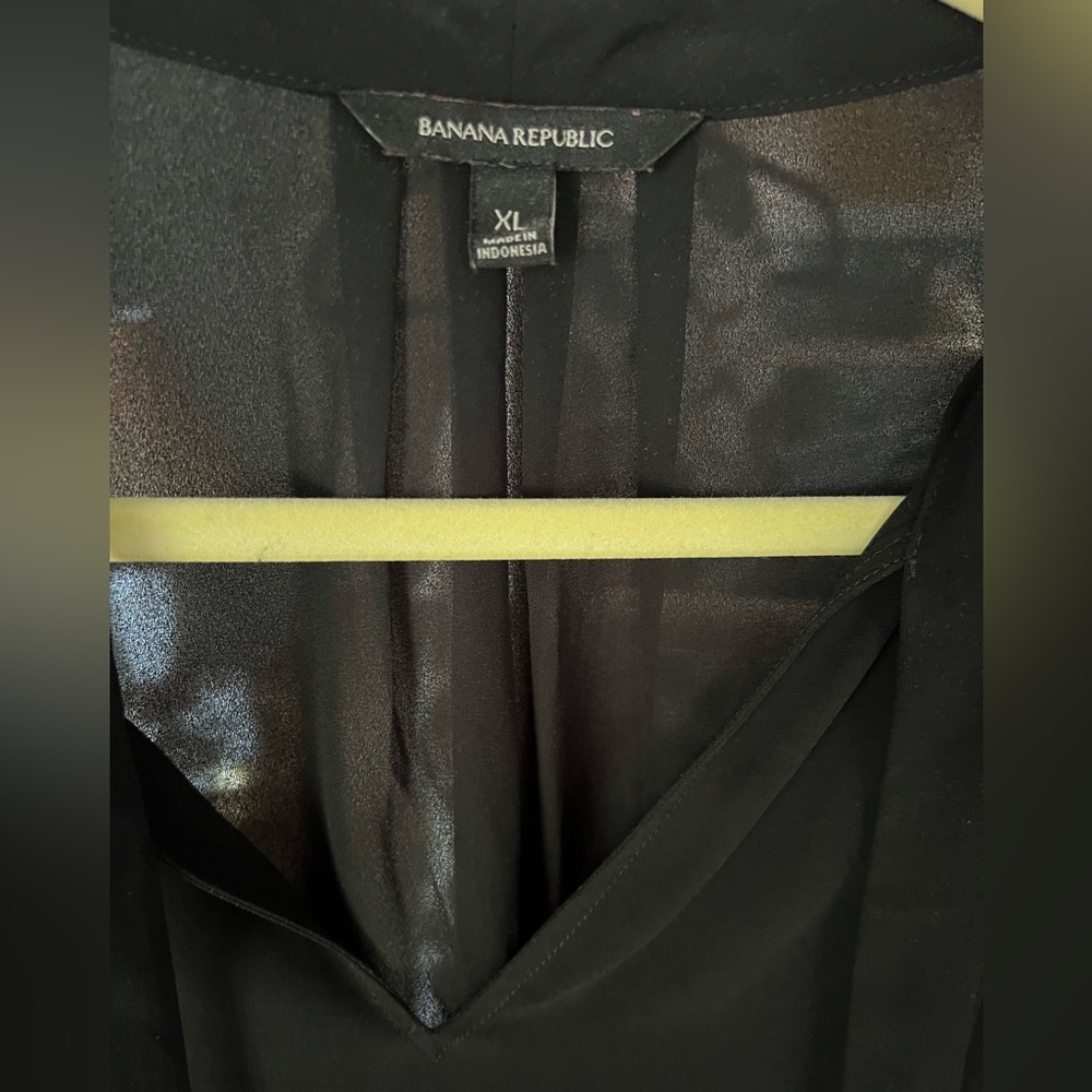 Banana Republic Elegant Black Sleeveless Top - Picture 2 of 3